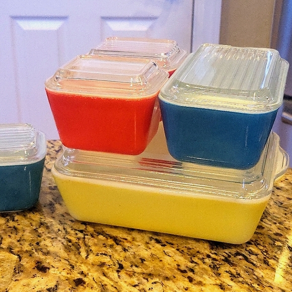 Pyrex Primary Refrigerator Set Yellow Blue Red Full Set 1950 - Picture 6 of 14